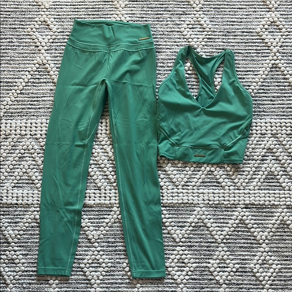 Whitney Simmons GYMSHARK Green Leggings and Sports Bra Set